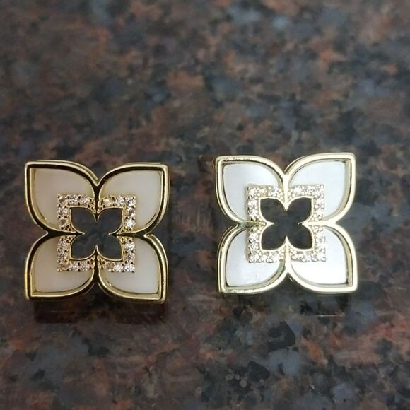 PRINCESS FLOWER Earrings...NEW - Picture 1 of 4